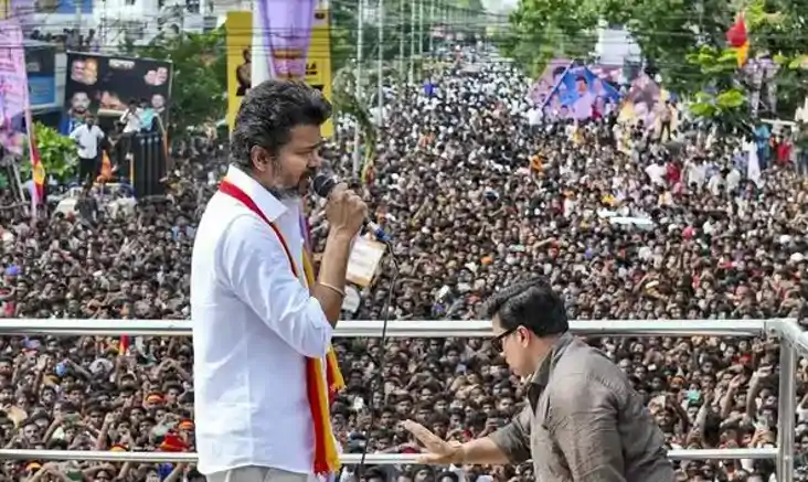  Political accident - एक्टिंग से राजनीति में उतरे थलापति विज