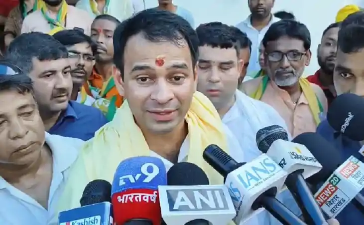 Bihar Politics - पिता लालू यादव पर अभद्र बयान देने को लेकर त Bihar Politics - पिता लालू यादव पर अभद्र बयान देने को लेकर त