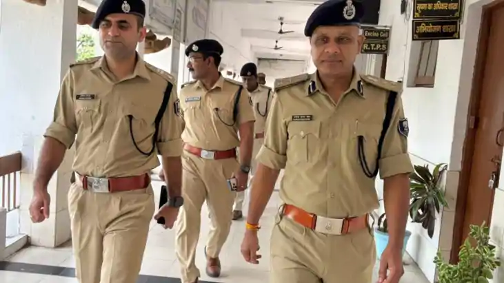 नवादा पहुंचे DIG राजेंद्र कुमार भील : अधिकारियों के साथ की उ