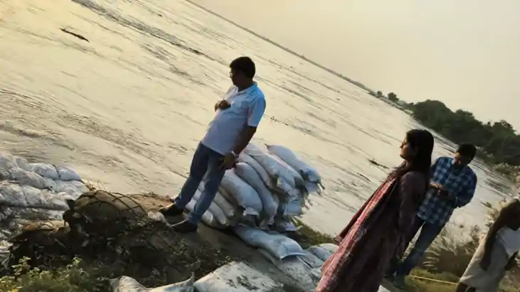नेपाल में हो रही बारिश से उफान पर गंडक : बाढ़ को लेकर मुजफ्फ