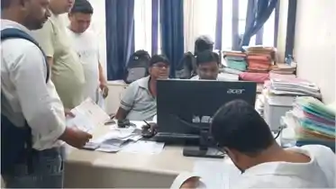 हड़ताल से पहले रविवार को भी खुले बैंक, सोमवार से तीन दिनों तक बैंकिंग सेवाएं रहेंगी प्रभावित