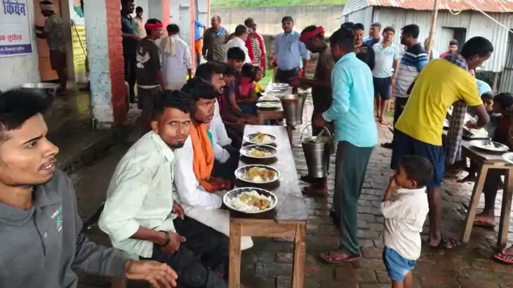 सामुदायिक किचन का ADM ने किया औचक निरीक्षण, भोजन की गुणवत्ता