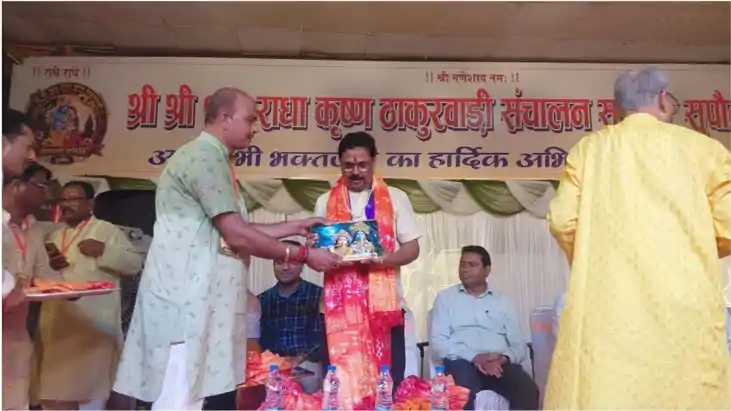 राधा-कृष्ण ठाकुरबाड़ी में झूलन उत्सव की धूम, सांस्कृतिक कार्