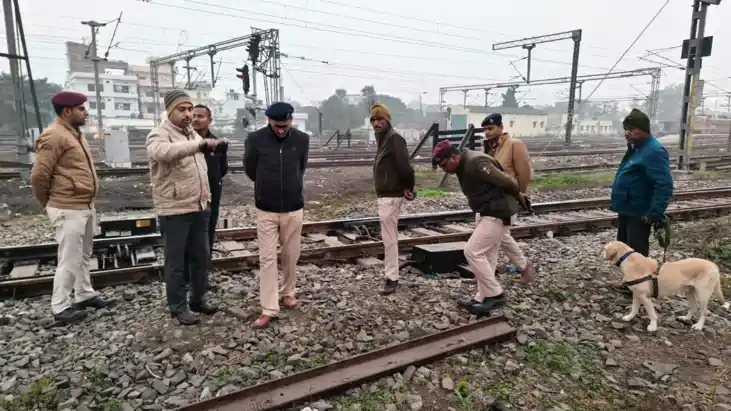 Bihar News : छपरा में क्लिनिक में काम करनेवाली युवती का शव र