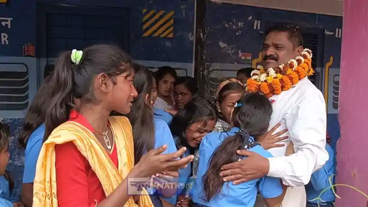 BIHAR TEACHER NEWS -रिटायरमेंट के बाद छात्राओं ने शिक्षक के 