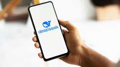 DeepSeek News : डीपसीक क्या है? एआई क्षेत्र में इसकी वजह से क्यों मचा है तहलका जानिए