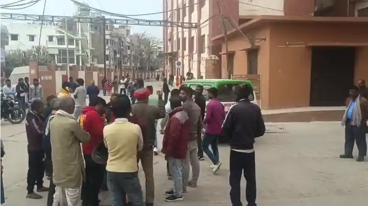 Bihar Crime : बेतिया में युवक की चाकू मारकर हत्या, प्रेम प्र