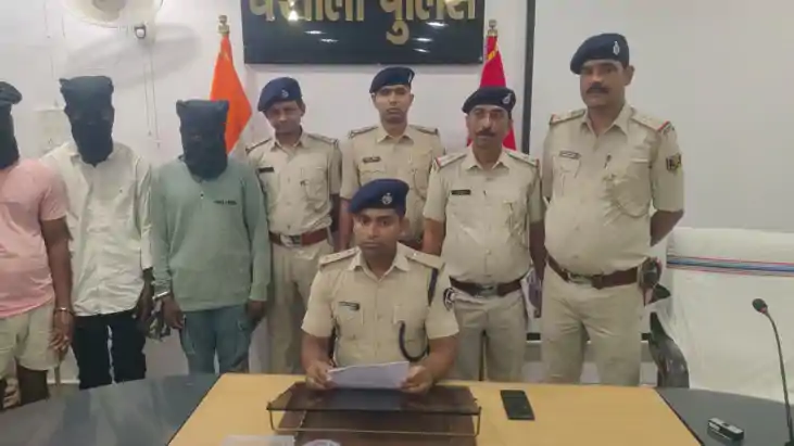 Bihar Crime - ज्वेलरी दुकान में लूटपाट कर फरार लुटेरों को पु