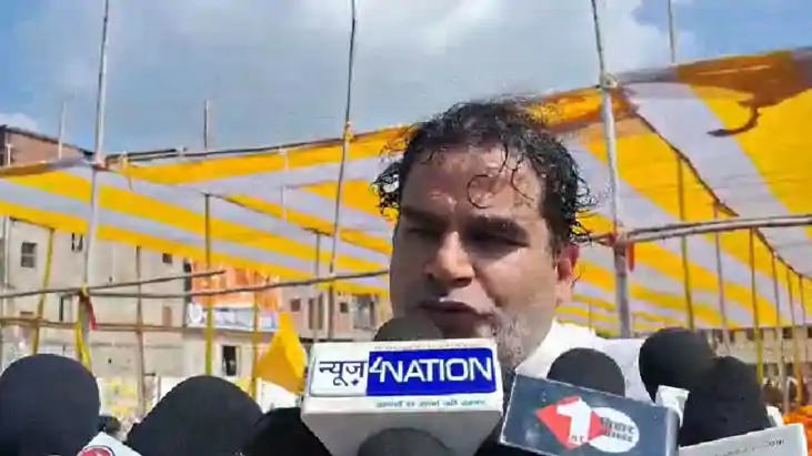 Bihar politics -कट्टा बांटनेवाले के हाथ में कलम देखकर हैरान Bihar politics -कट्टा बांटनेवाले के हाथ में कलम देखकर हैरान