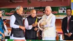 Bihar News : भोजपुर के बखोरापुर पहुंचे राज्यपाल आरिफ मोहम्मद खान, सैकड़ों दिव्यांगजनों के बीच हुआ कृत्रिम अंगों का वितरण