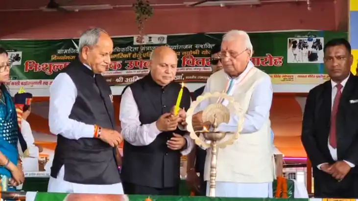 Bihar News : भोजपुर के बखोरापुर पहुंचे राज्यपाल आरिफ मोहम्मद Bihar News : भोजपुर के बखोरापुर पहुंचे राज्यपाल आरिफ मोहम्मद