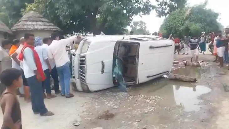 Bihar Road Accident : गोपालगंज में रफ्तार का कहर, शराब लदी अ
