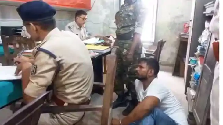 बिहार में कोर्ट परिसर से पुलिस को धक्का देकर 5 कैदी फरार, 5व बिहार में कोर्ट परिसर से पुलिस को धक्का देकर 5 कैदी फरार, 5व