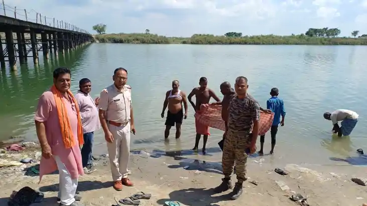 Bihar News : खगड़िया में स्नान के दौरान गंगा नदी में डूबने से Bihar News : खगड़िया में स्नान के दौरान गंगा नदी में डूबने से