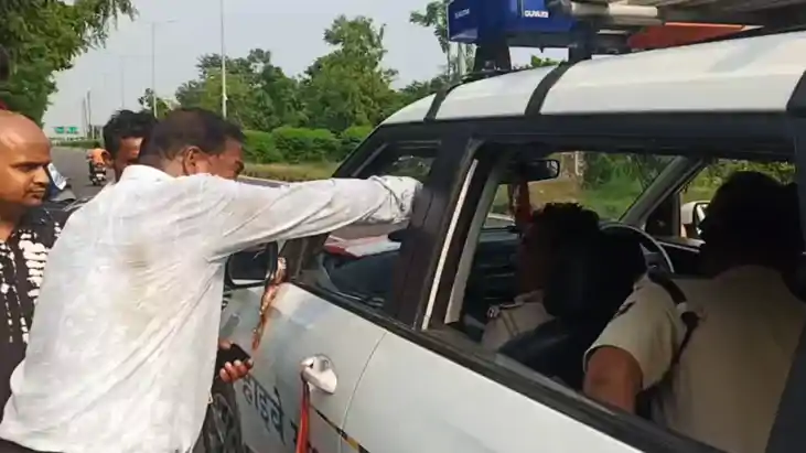 Bihar News : मुजफ्फरपुर में टोल कर्मियों की गुंडागर्दी! बिना