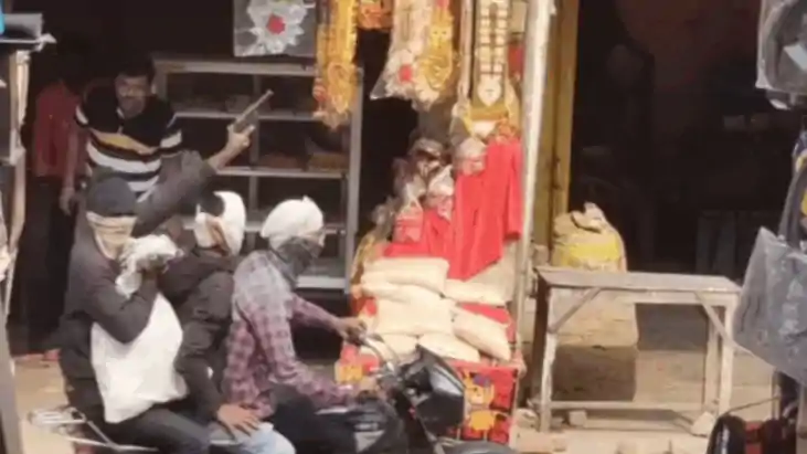 ज्वेलरी शॉप में लूट 