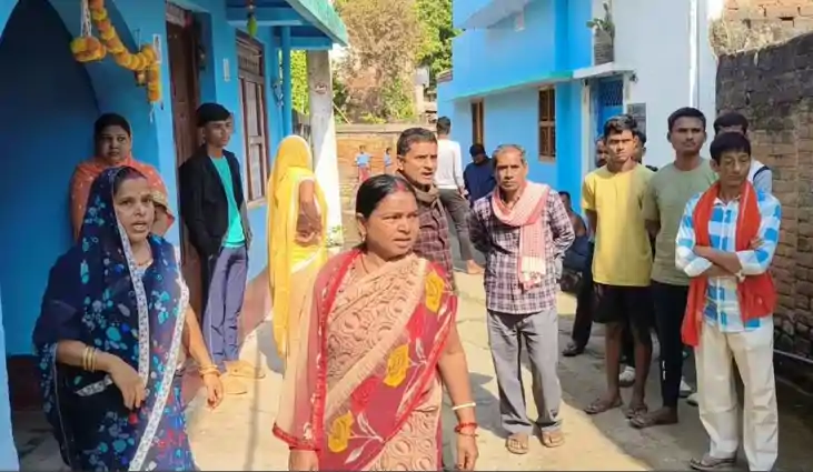 फंदे से लटका मिला विवाहिता का शव, पति-सास पर लगा प्रताड़ित क