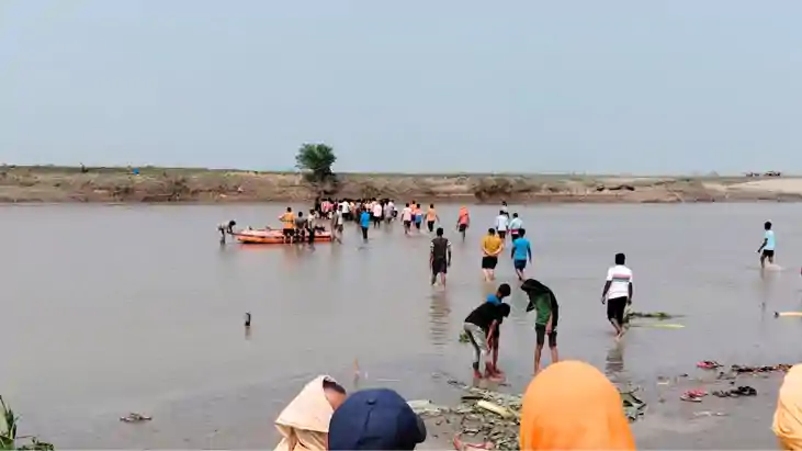 Bihar News : खगड़िया में छठ घाट पर बड़ा हादसा, एक ही परिवार  Bihar News : खगड़िया में छठ घाट पर बड़ा हादसा, एक ही परिवार