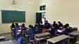 क्लास में बच्चों को पढ़ाते-पढ़ाते टीचर की हार्ट अटैक से हुई मौत, छात्रों में मचा हड़कंप क्लास में बच्चों को पढ़ाते-पढ़ाते टीचर की हार्ट अटैक से हुई मौत, छात्रों में मचा हड़कंप