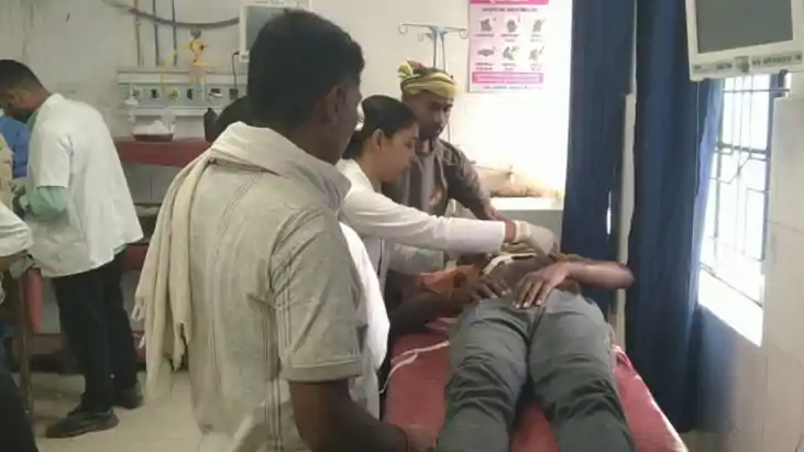 ठेकेदार पर चाकू से हमला कर 35 हजार की लूट, थाने में दो खिलाफ