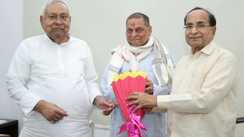जीत दर्ज करने के बाद नीरज कुमार ने लिया नीतीश कुमार का आशीर्वाद, जद (यू) कार्यालय पहुंचने पर हुआ भव्य स्वागत 