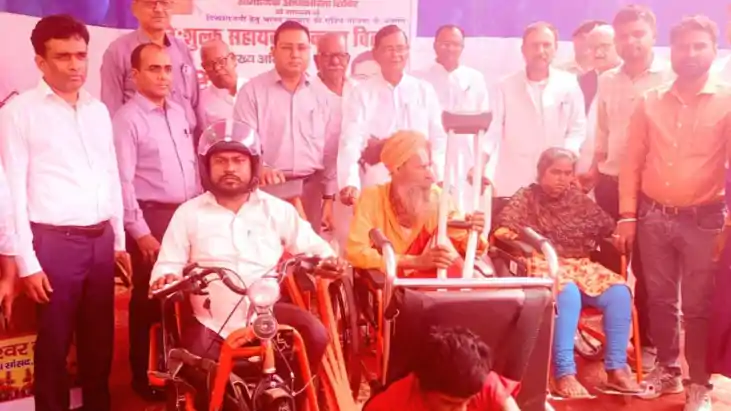 सांसद दिलेश्वर कामैत ने 70 से अधिक दिव्यांगजनों को बांटे सहा