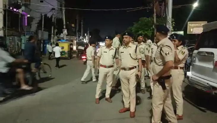 दुर्गा पूजा को लेकर पटना पुलिस चौकन्नी, फ्लैग मार्च से असामा
