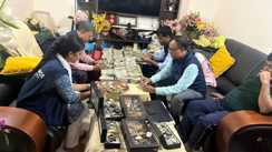 पटना ADM (सप्लाई) और उनकी सब रजिस्ट्रार पत्नी के ठिकानों पर निगरानी का छापा, 1 करोड़ कैश और 35 महंगी घड़ियां बरामद