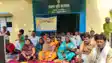 बाढ़ राहत और तटबंध निर्माण की मांग को लेकर मुखिया किरण देवी का आमरण अनशन, देर शाम तक जारी रहा धरना