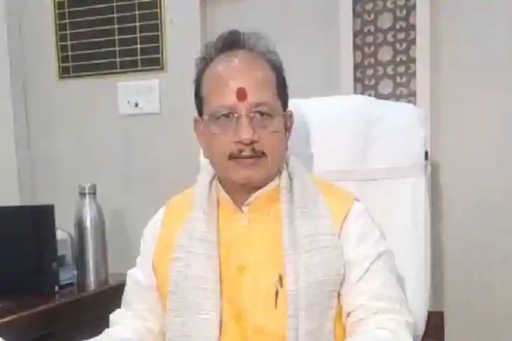 सरकारी जमीन के साथ 'खेल' पड़ा महंगा: CO सस्पेंड, मंत्री विजय 