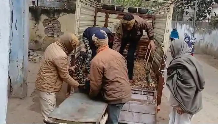 पत्नी के मायके जाने और पुलिस की पिटाई से क्षुब्ध युवक ने की 