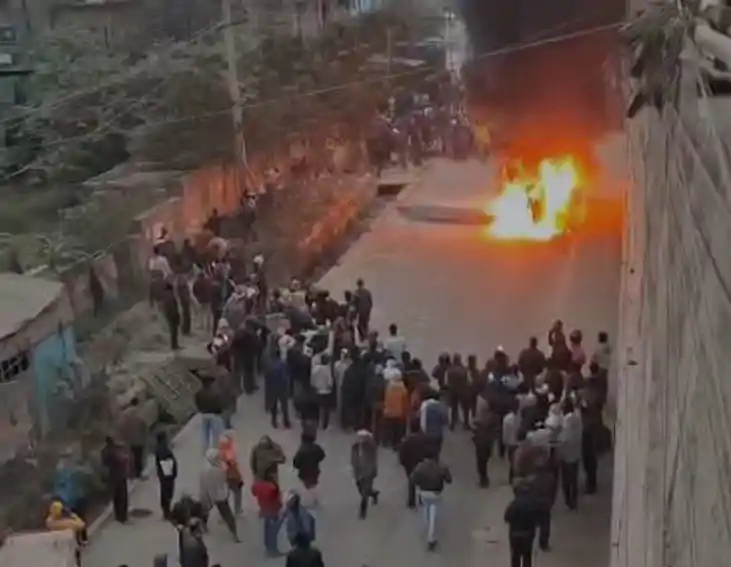 जीरो माइल के पास चलती स्कोर्पियो बनी आग का गोला, चालक ने कूद