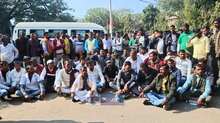 Bihar News : गया में 102 एंबुलेंस के टेक्नीशियन की ग्रामीणों