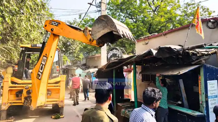 JHARKHAND NEWS : झारखण्ड के गुमला में प्रशासन का चला बुलडोज़र