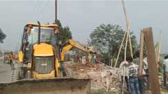 Bihar News: महानंदा की जमीन पर कब्जे का खेल खत्म, प्रशासन के बुलडोजर के आगे अतिक्रमणकारियों की हेकड़ी पस्त