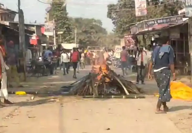 मानवता शर्मसार: श्मशान जाने के लिए दुकानदारों ने नहीं दिया र