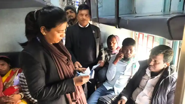 Railway News : मालदा मंडल के कई स्टेशनों पर चला सघन टिकट जां