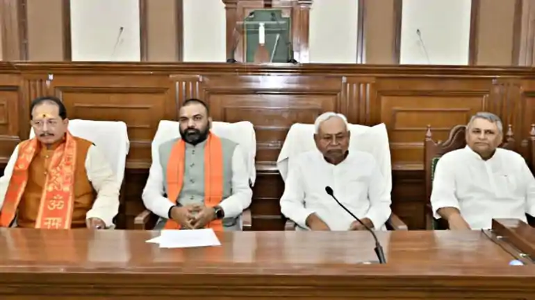 नीतीश कैबिनेट की बैठक में 32 एजेंडों पर लगी मुहर, 14 साल बाद दोगुनी हुई प्री-मैट्रिक छात्रवृत्ति, 27 लाख छात्रों को मिलेगा लाभ