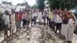 Bihar News : बिहार में शिलान्यास के 4 साल बाद भी नहीं बनी सड़क, ग्रामीणों ने धान बोकर जताया विरोध, सरकार के खिलाफ जमकर की नारेबाजी 