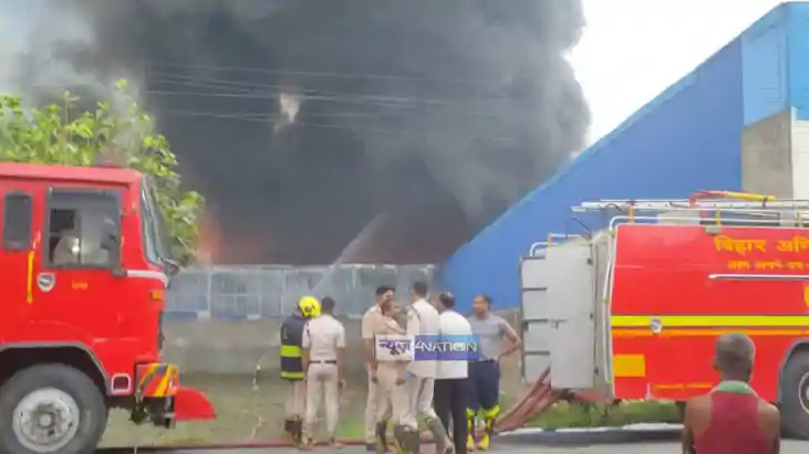 Massive Fire at Patna Dalda Warehouse 20 Crore Loss Feared