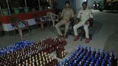 मुजफ्फरपुर में शराब माफियाओं पर पुलिस का 'सर्जिकल स्ट्राइक': पिकअप से भारी मात्रा में  विदेशी शराब बरामद, तस्कर फरार