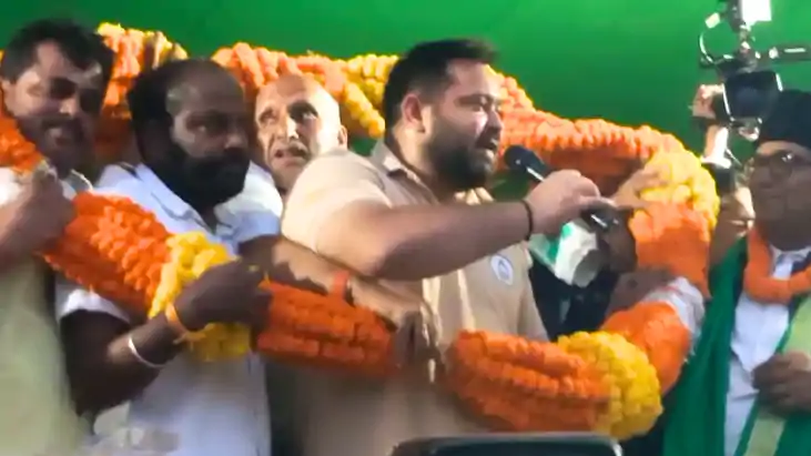 Bihar Election 2025 : मधेपुरा में तेजस्वी ने चुनावी सभा को क Bihar Election 2025 : मधेपुरा में तेजस्वी ने चुनावी सभा को क