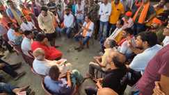 bihar Election 2025 - गांव वालों ने लिया बदला! एमएलए से मिलने गए तो बॉडीगार्ड ने भगा दिया, अब वोट मांगने गए विधायक को ग्रामीणों ने गांव से खदेड़ा