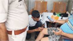 पटना में पुलिस का सामने आया मानवीय चेहरा, सड़क हादसे में घायल व्यक्ति ट्रैफिक  ASI और कांस्टेबल ने की मदद