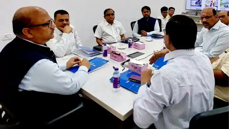 सड़क दुर्घटनाएं रोकने और ट्रैफिक व्यवस्था दुरुस्त करने के लि