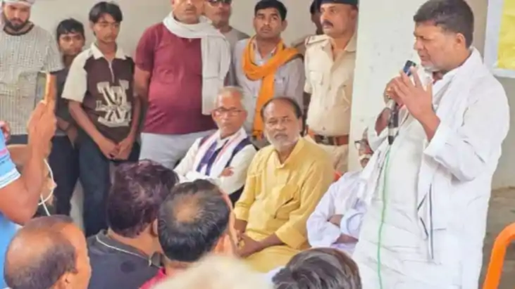 मढ़ौरा में ताप्ती गंगा एक्सप्रेस के ठहराव की मांग को लेकर धर