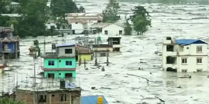 Bihar Flood: बिहार की कई नदियां उफान पर, पड़ोसी देश नेपाल मे