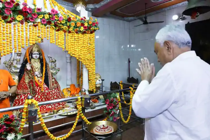 मुख्यमंत्री नीतीश कुमार ने माँ दुर्गा की पूजा अर्चना कर राज् मुख्यमंत्री नीतीश कुमार ने माँ दुर्गा की पूजा अर्चना कर राज्