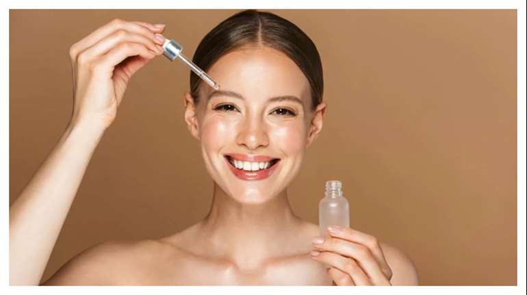 Face Care Tips: फेस पर इस तरह से लगाएं सीरम, इन गलतियों को भूल से भी न करें