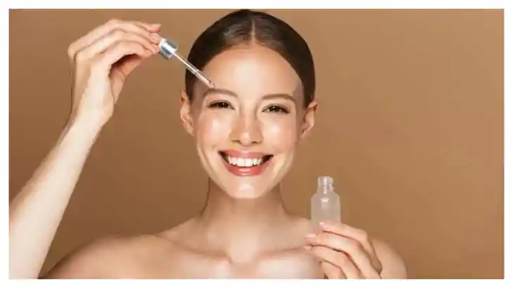 Face Care Tips: फेस पर इस तरह से लगाएं सीरम, इन गलतियों को भ